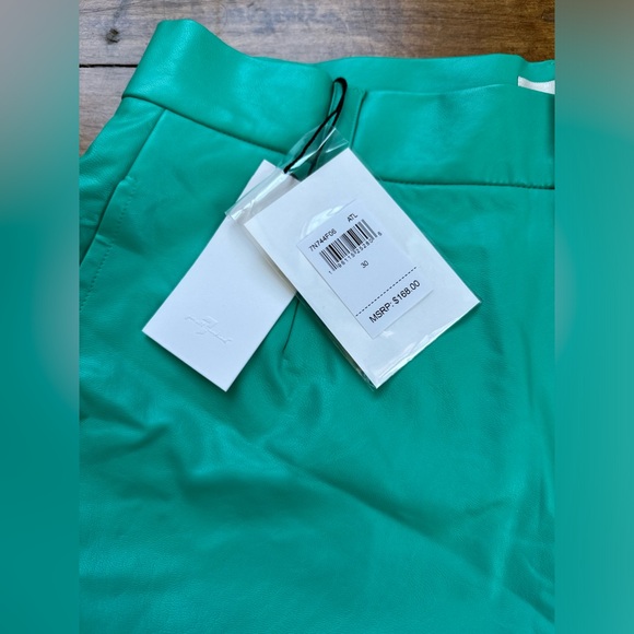 💥SALE New $168 💥 7 for all Mankind Tailored Slouch Short Sz 30 Vegan Leather - Picture 3 of 10